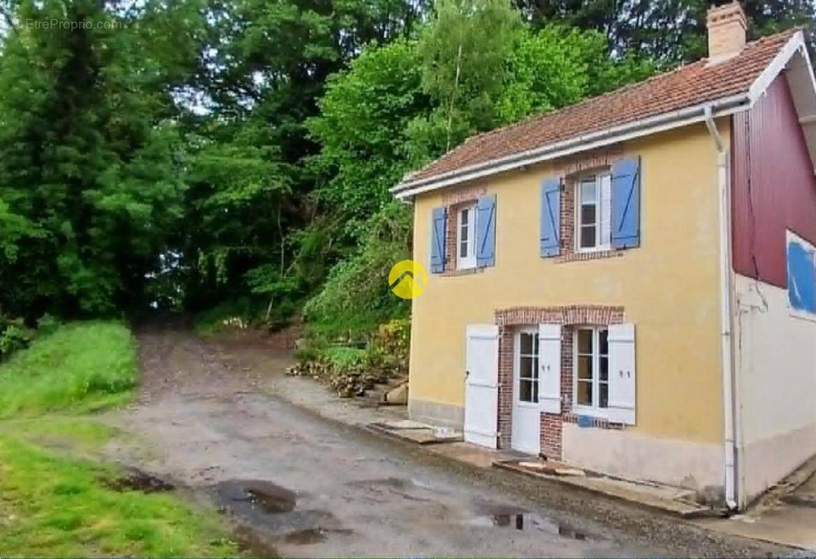 Maison à CEYROUX