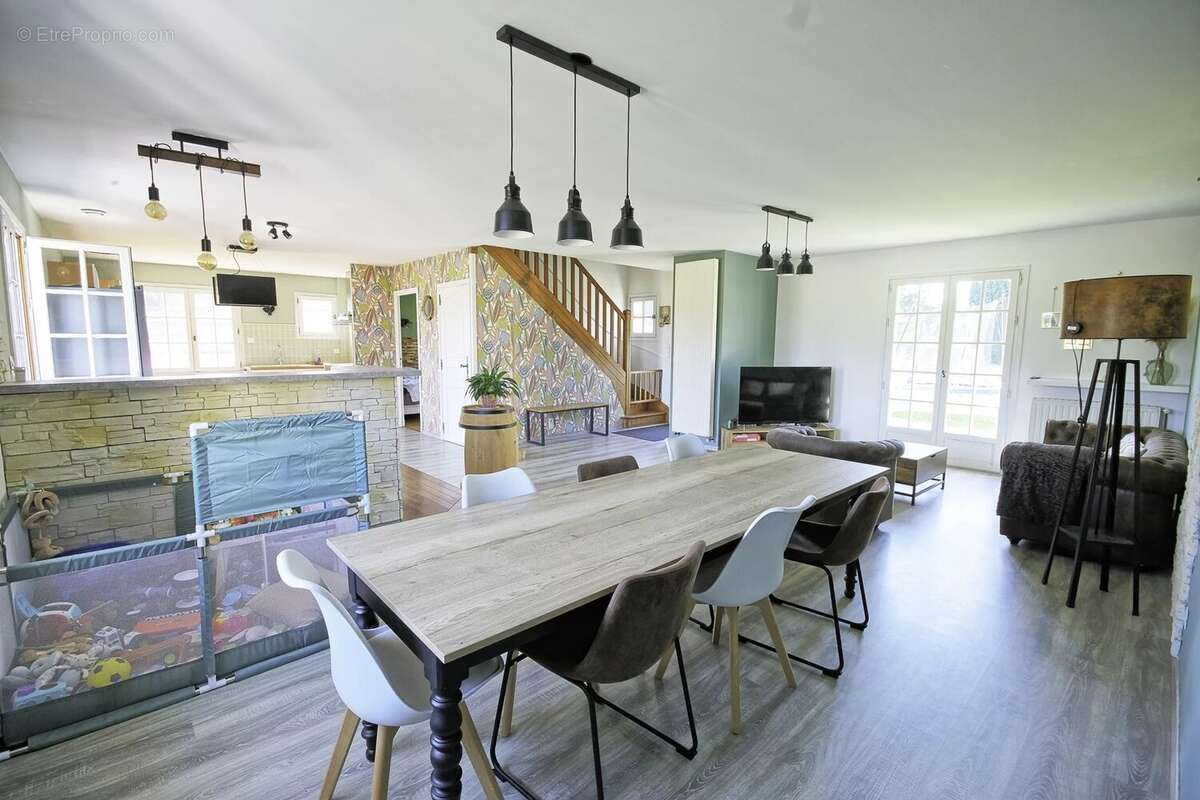 MOULINS EN BESSIN - Ensemble immobilier (maison & dépendance) - photo 4