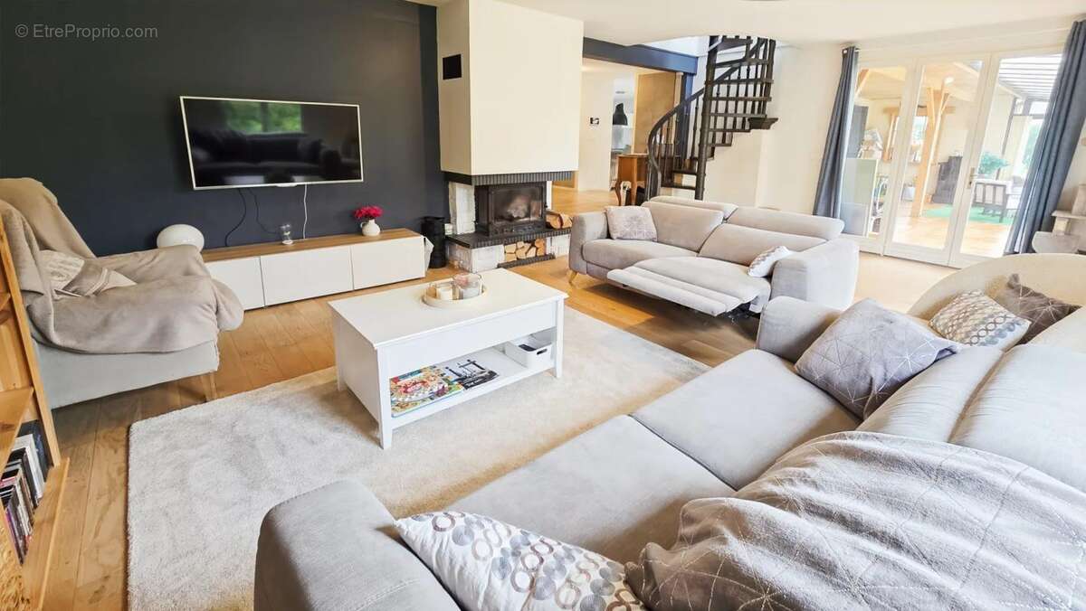 Maison à CHENS-SUR-LEMAN