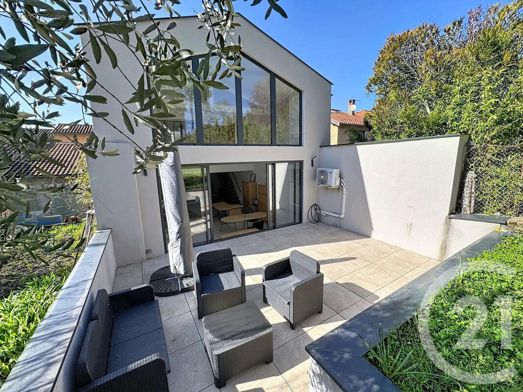 Maison à SAINTE-FOY-LES-LYON