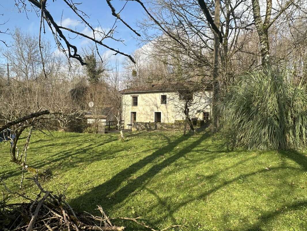 Deux maisons avec étang et piscine - photo 8