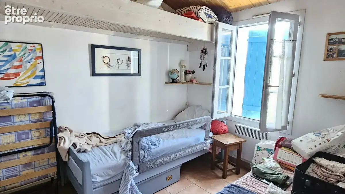 Maison familiale en très bon état en plein centre de l'Epine et à 500 mètres de la plage Saint-Jean. - photo 8