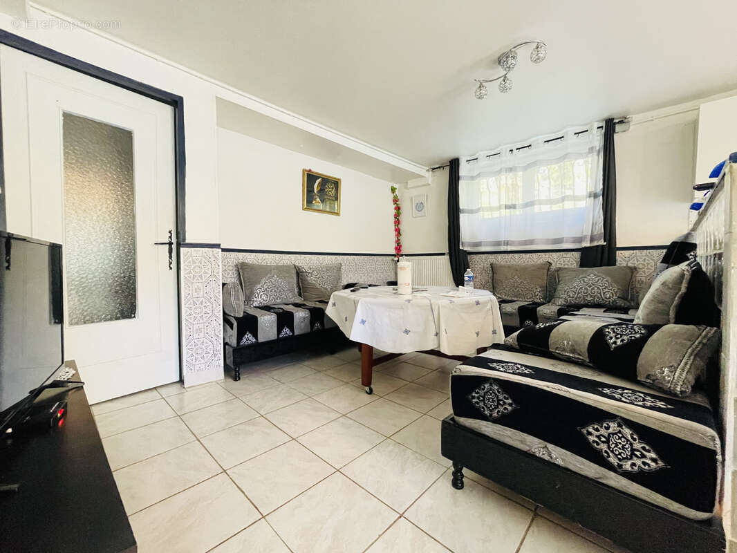 Maison à SAINT-PANTALEON-DE-LARCHE