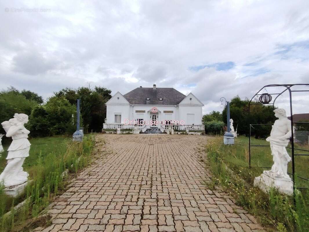 Maison à FERRIERES-EN-GATINAIS