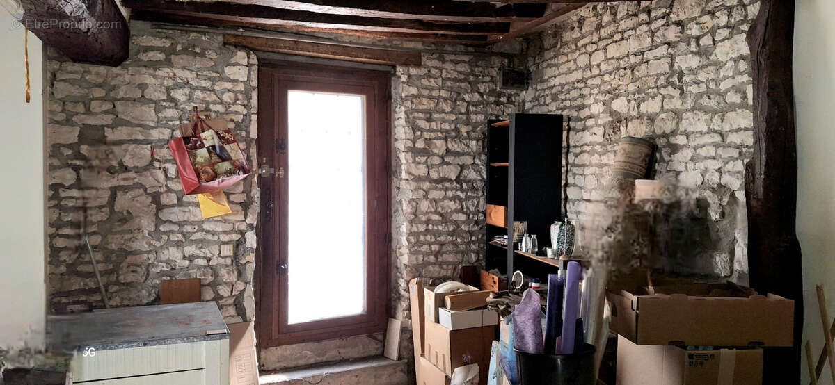 Maison à AILLANT-SUR-THOLON