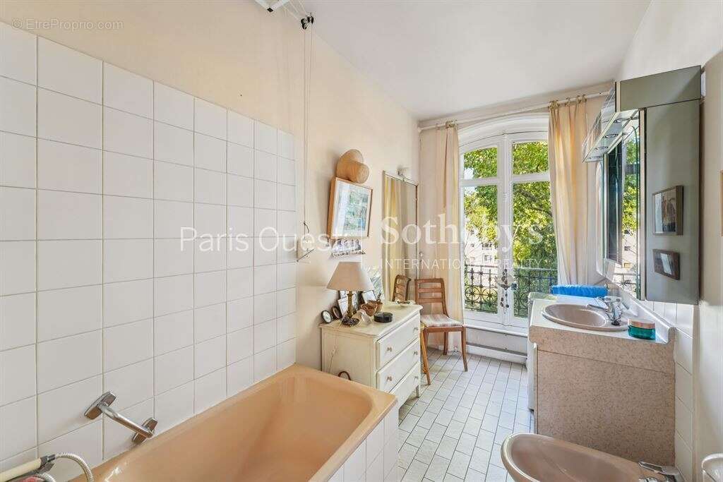 Appartement à NEUILLY-SUR-SEINE