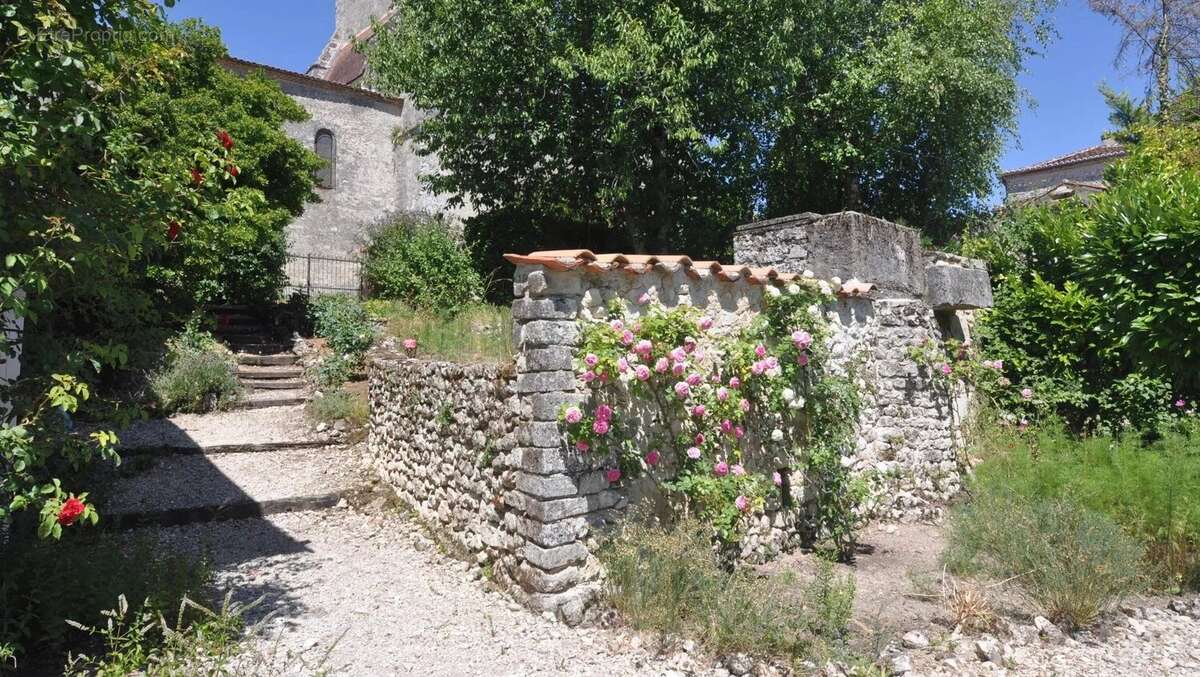 Maison à COURGEAC