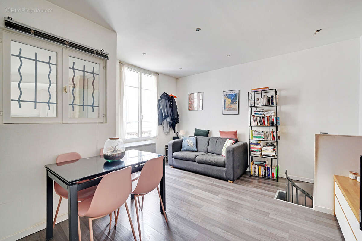 Appartement à PARIS-10E