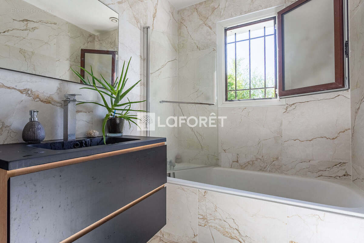 Maison à VARENNES-JARCY