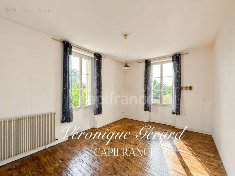 Ancien Presbytère en pierre de 179 M², 8 pièces - photo 14