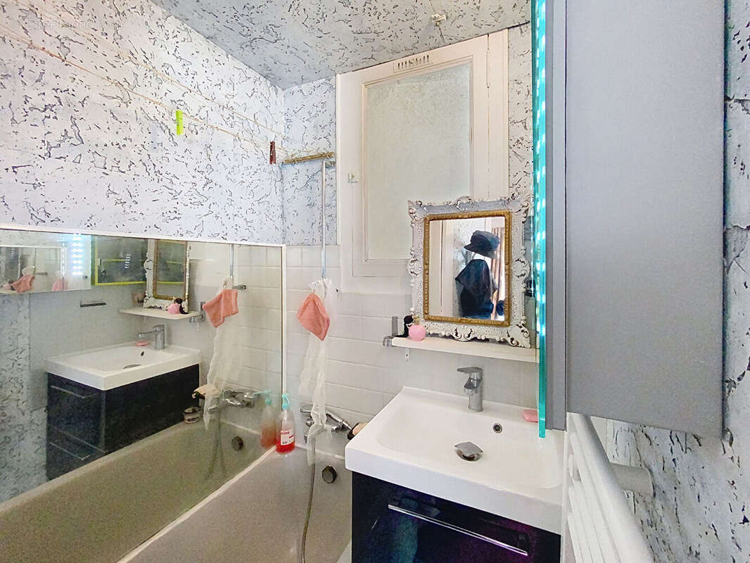 Appartement à PARIS-1E