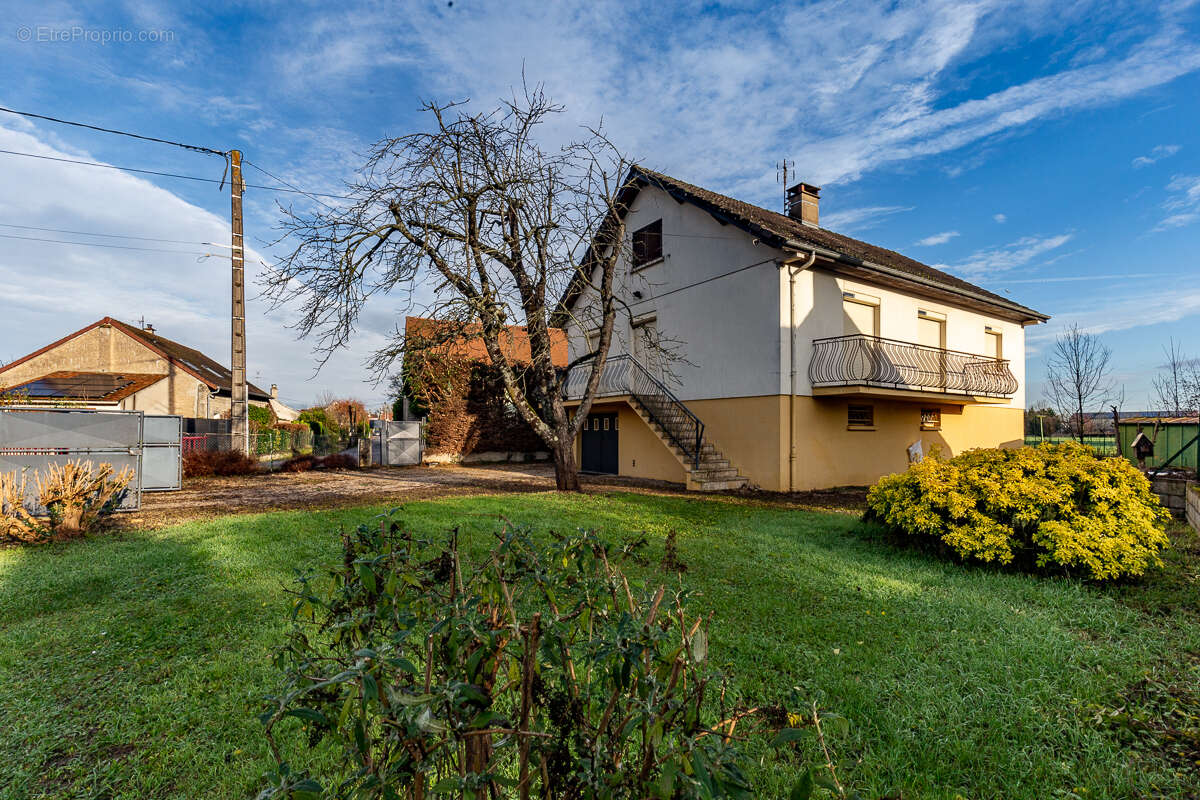 Maison à LONGECOURT-EN-PLAINE