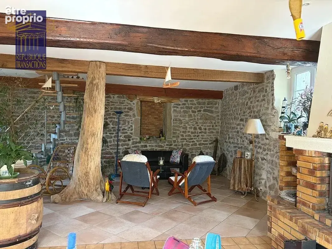 Jolie maison ancienne rénovée avec terrain et dépendance - photo 3