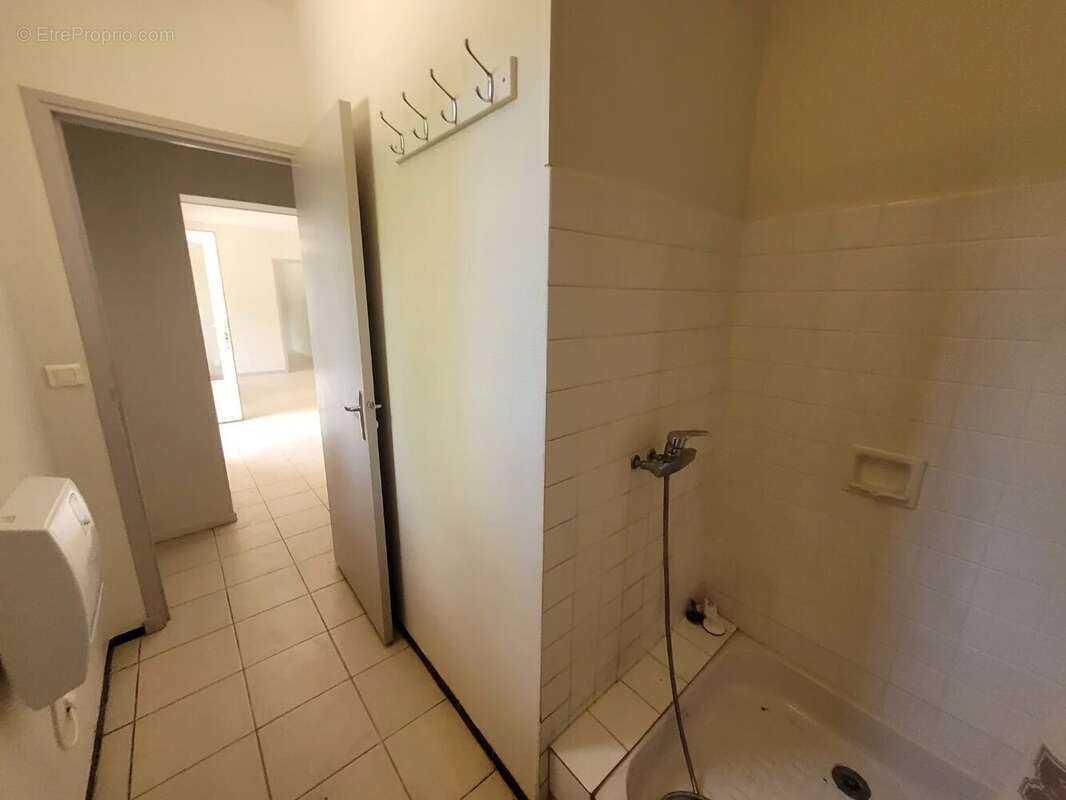 Maison de plain-pied avec terrain de près de 1500 m² - photo 7