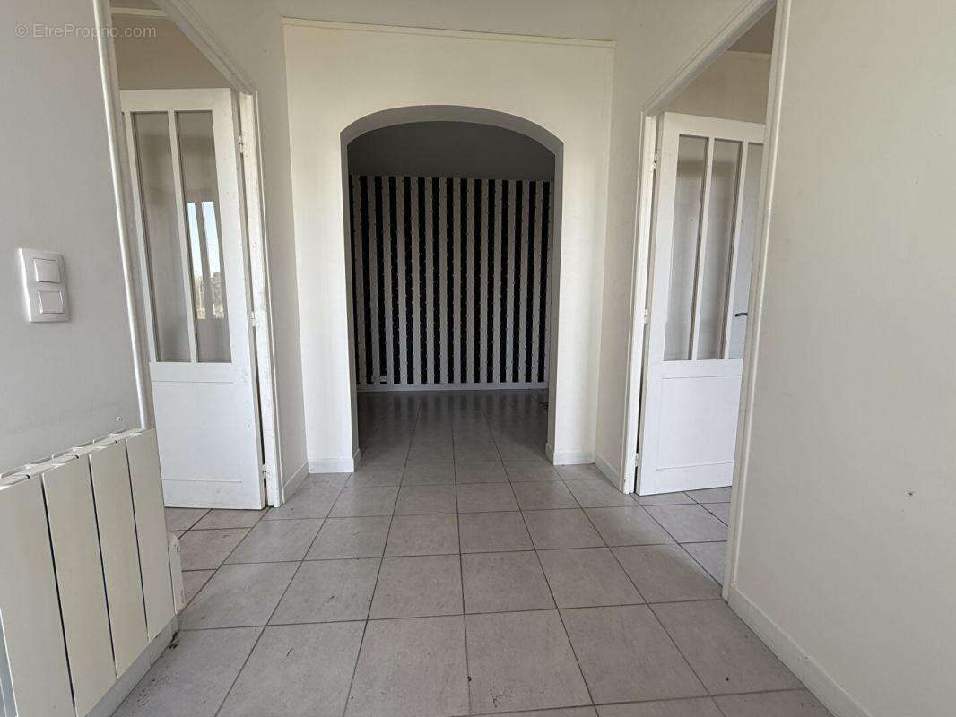 Propriété  7  Pièces - photo 3