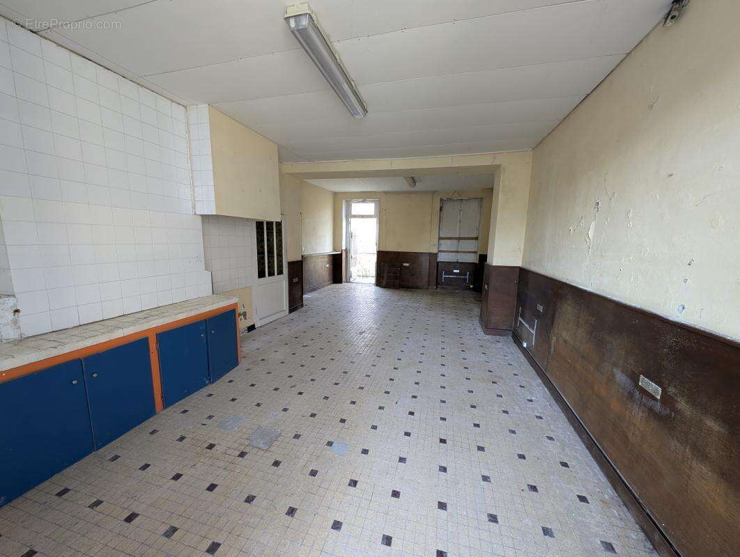 BONNETAN Maison à rénover 126m² sur 411m² de parcelle 120 000€ - photo 4