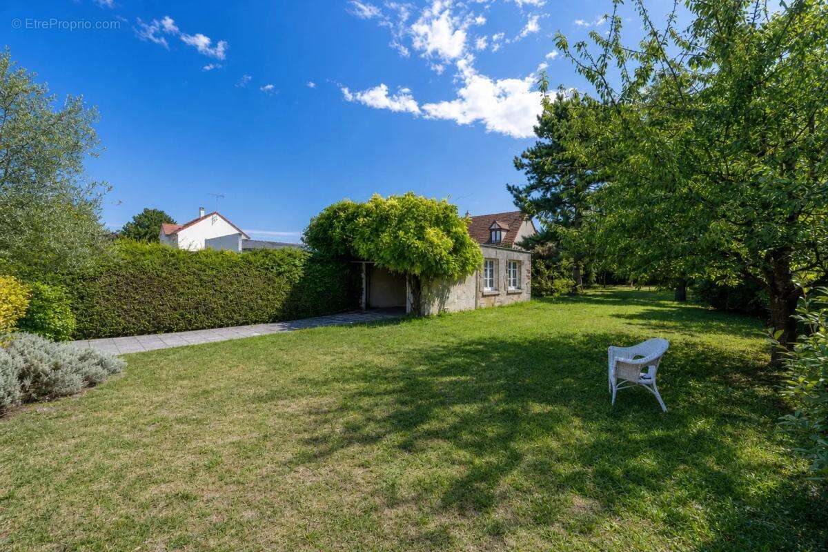 Belle maison individuelle de 250 m² sur terrain piscinable à découvrir ! - photo 21