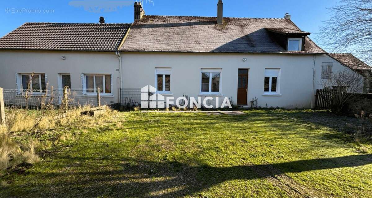 Maison à SAINT-AUBIN-DE-LOCQUENAY