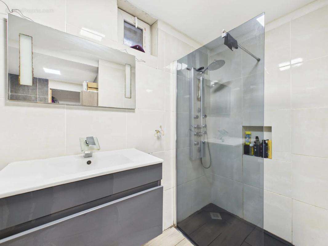 Maison à QUIEVRECHAIN