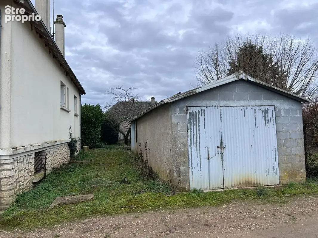 Maison à vendre à Saint-Ouen-les-Vignes : un petit coin de paradis à rénover ! - photo 7