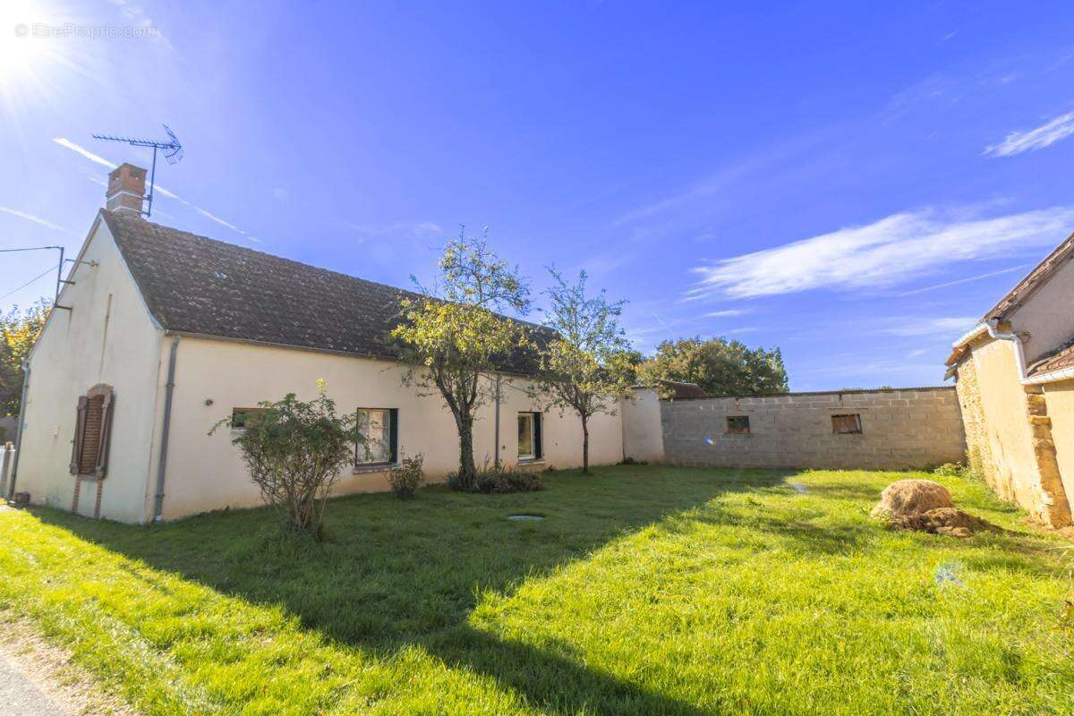 Maison à SAINT-CHRISTOPHE-EN-BAZELLE