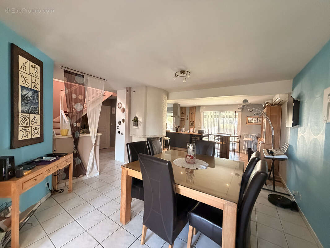 Maison à NEUVILLE-SUR-SARTHE