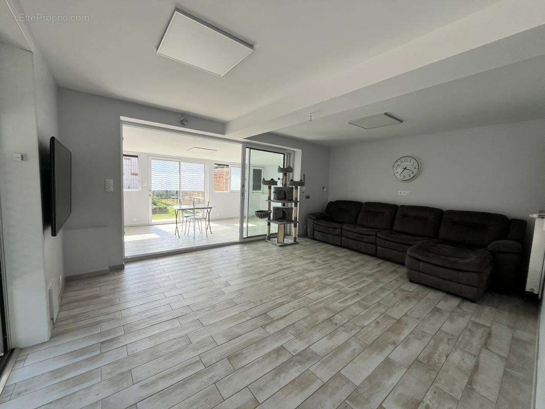 Maison 4 chambres  + annexe 82m2, garage, hangar et dépendances - photo 9