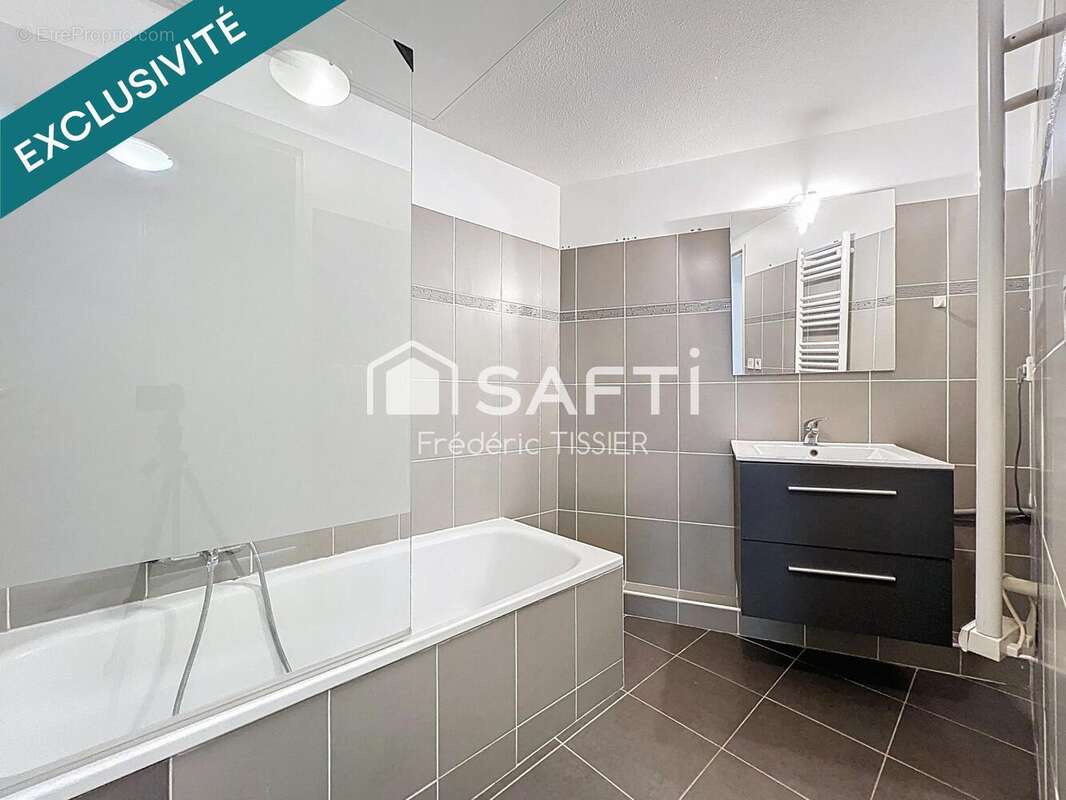 Photo 5 - Appartement à LA ROQUETTE-SUR-SIAGNE