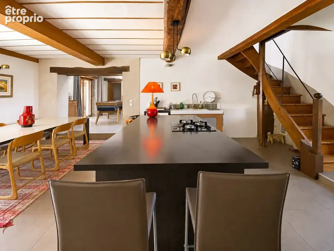 Maison 186 m² à Saint-Genis-Les-Ollieres  - photo 4