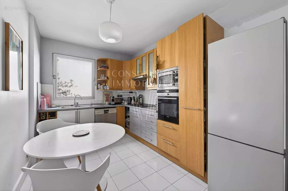 Appartement à NEUILLY-SUR-SEINE
