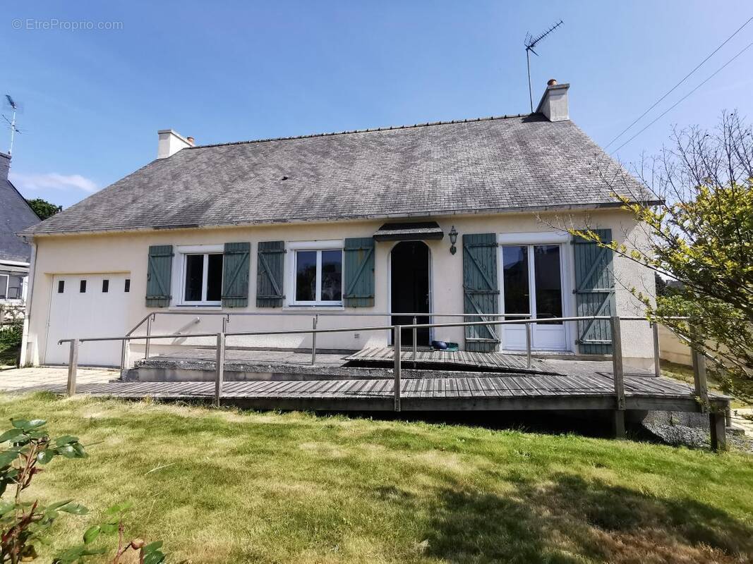 Maison à LA ROCHE-DERRIEN