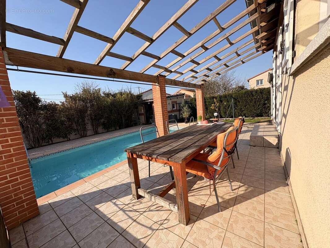 Maison à LA SALVETAT-SAINT-GILLES