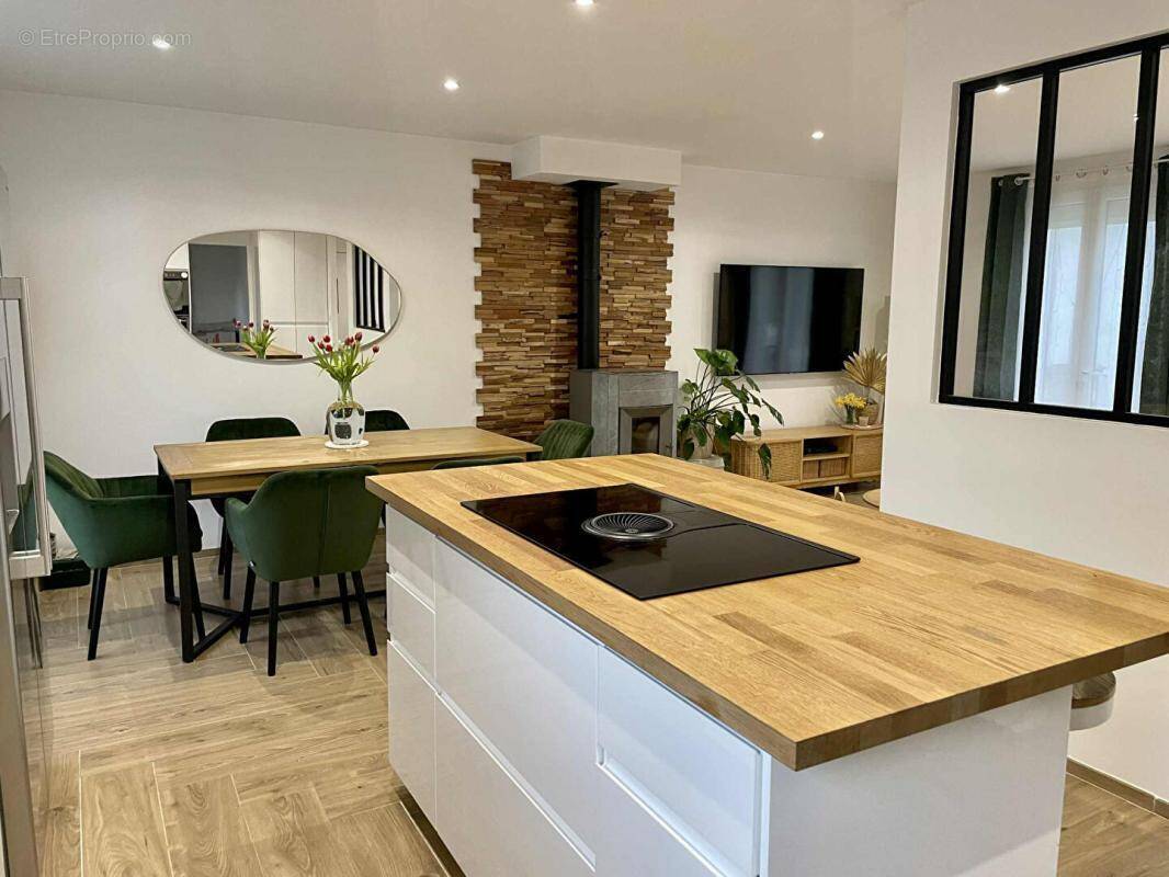 Maison à MOGNEVILLE