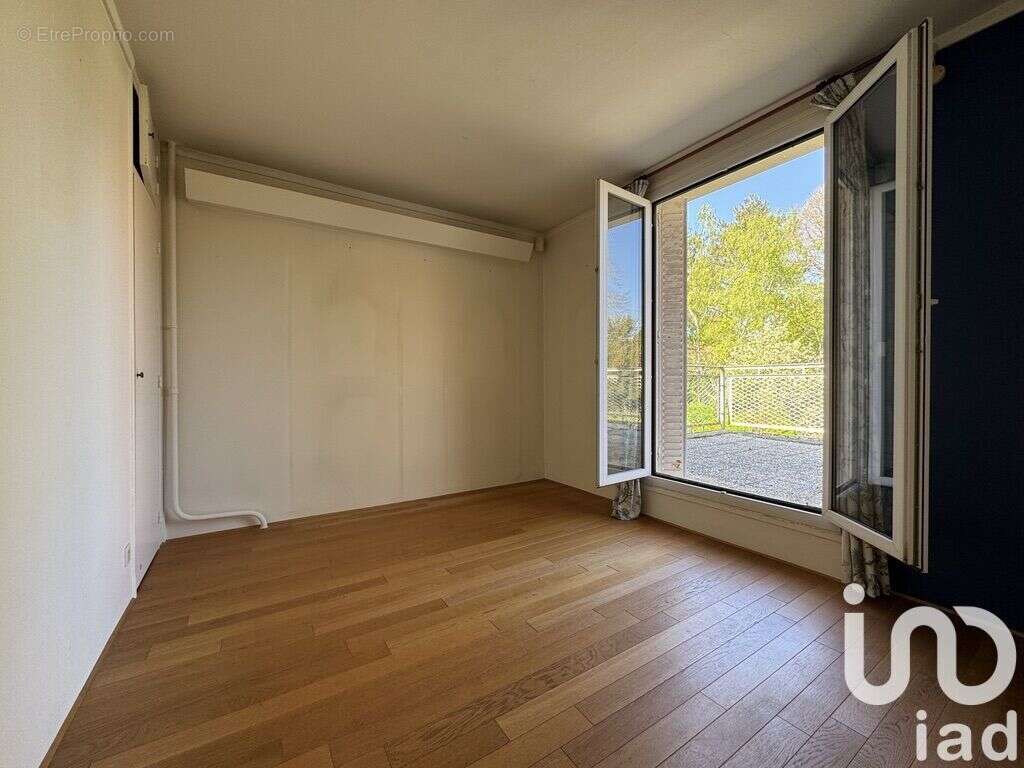 Photo 9 - Maison à LA CELLE-SAINT-CLOUD