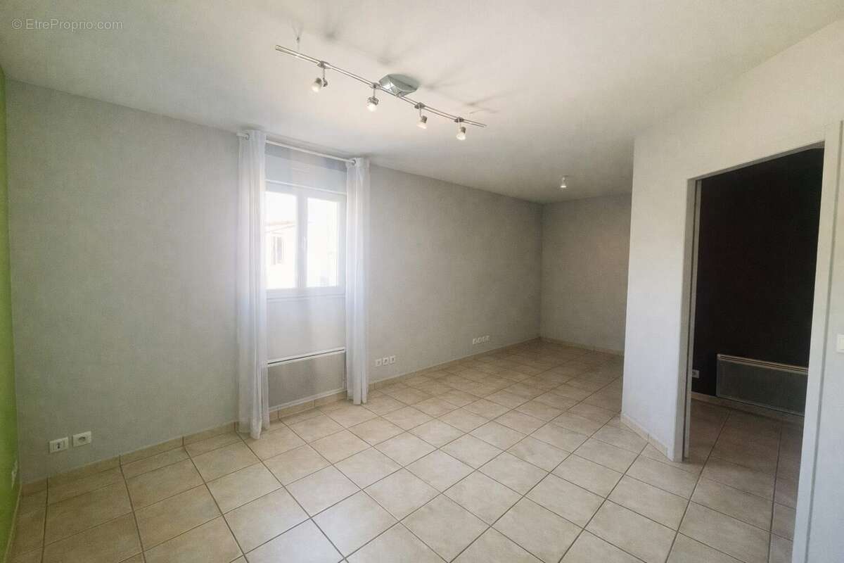 Commerce 47 m² à Saint-Donat-Sur-L'herbasse  - photo 4