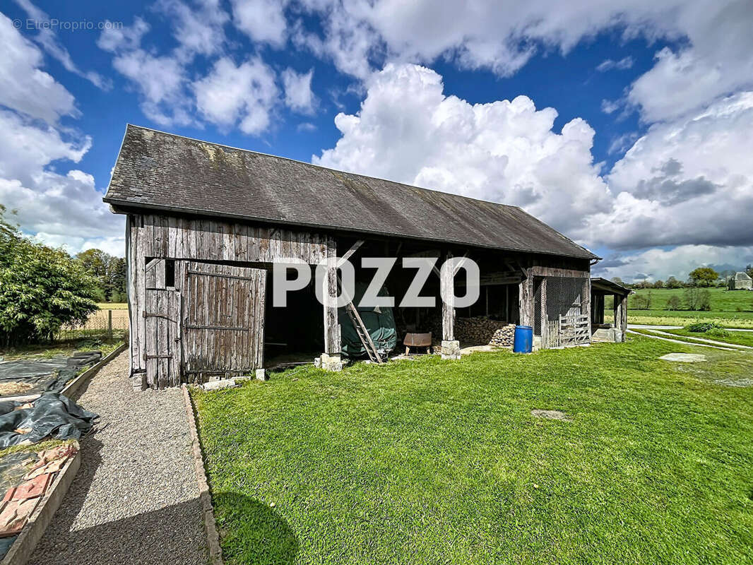 A VENDRE à Grandparigny - Maison 6 pièce(s) 196 m² - photo 4