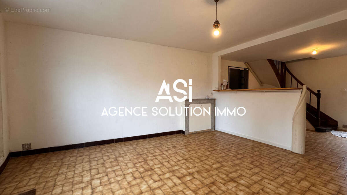 Maison de bourg ancien relais - 106 m2 5P 2CH - très lumineux - Cour- cave - fort potentiel agrandissement - photo 2