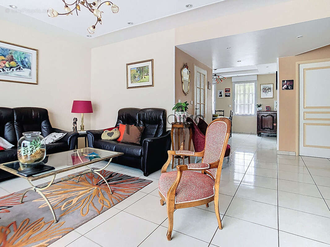 Maison à NEUFCHATEAU