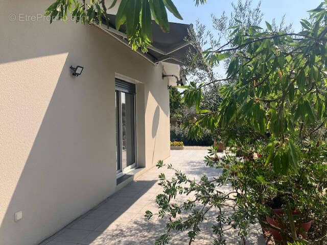 Au coeur d'un jardin paysagé en bordure de zone naturelle maison 3 ch possibilité 4 à 15 minutes de l'océan - photo 6