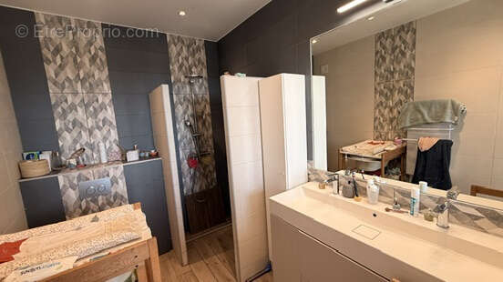 Magnifique à vendre T3 dans Maison de village terrasse, vue mer, garage - photo 14