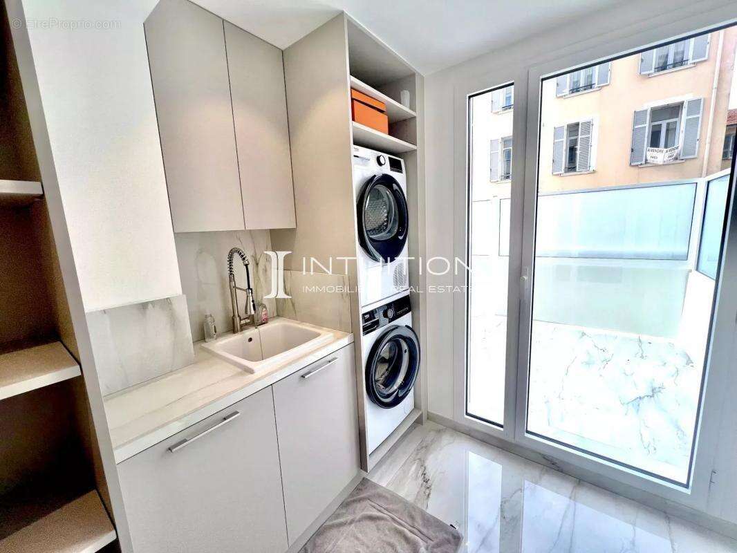 Cannes - Croisette : Magnifique appartement 3 pièces avec vue mer dans une résidence de renom - photo 17