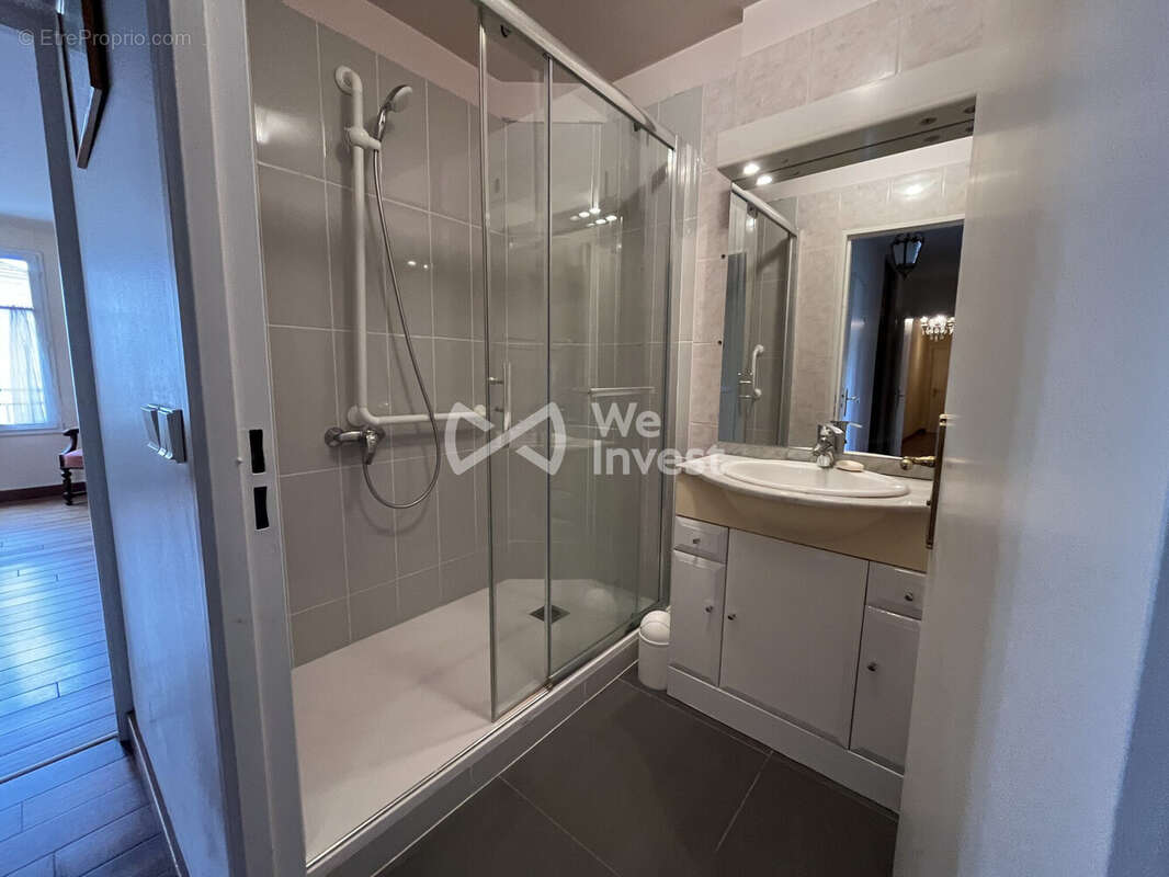 Salle d&#039;eau - Appartement à RUEIL-MALMAISON