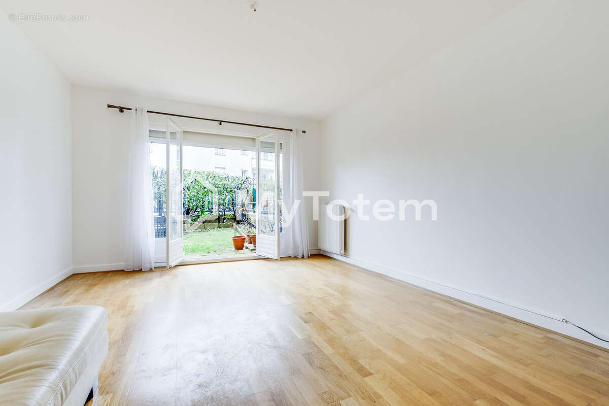 Appartement à LES LILAS