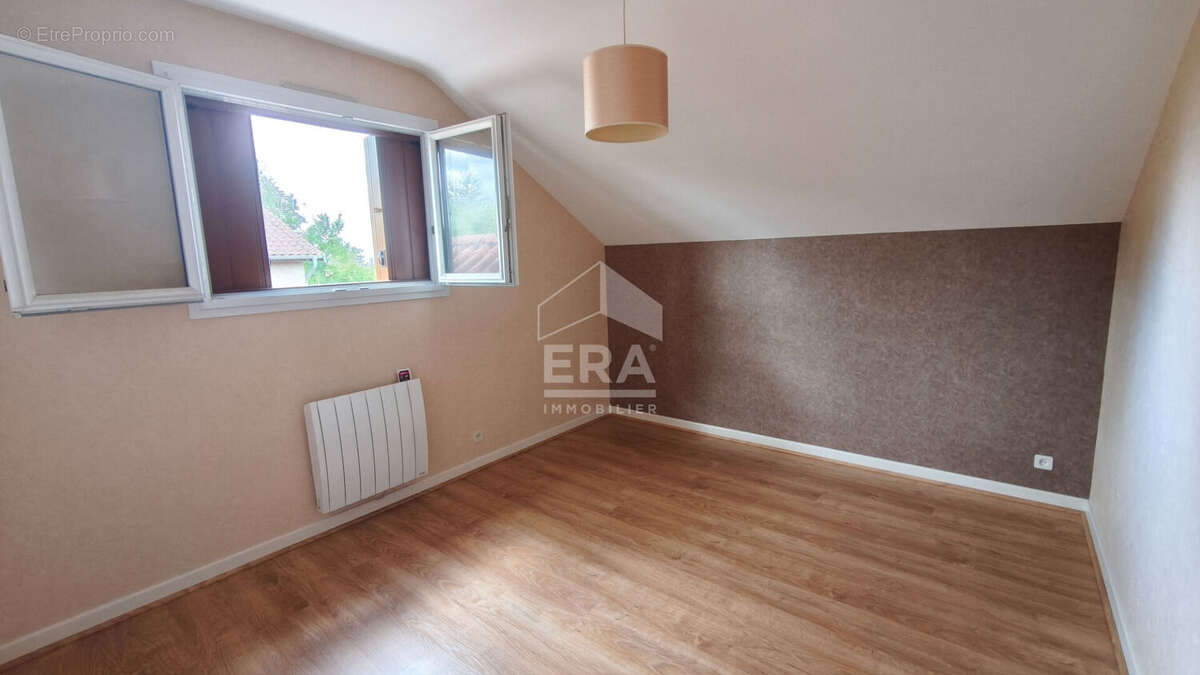 Maison 148m² à saint-denis-lès-bourg - photo 8