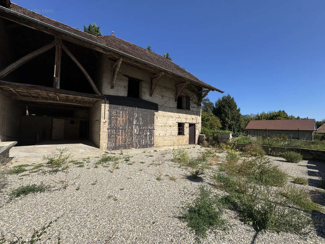 Maison à SAINT-VICTOR-DE-MORESTEL