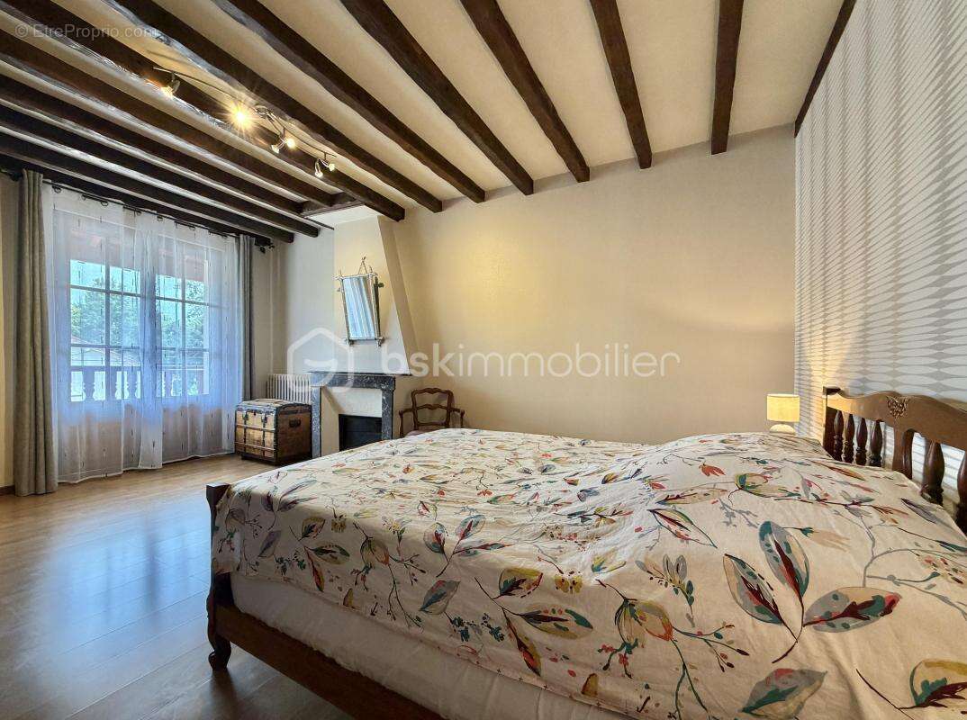 Charmante maison en pierre rénovée avec terrain constructible – 110 m² – Condé-Sainte-Libiaire - photo 10