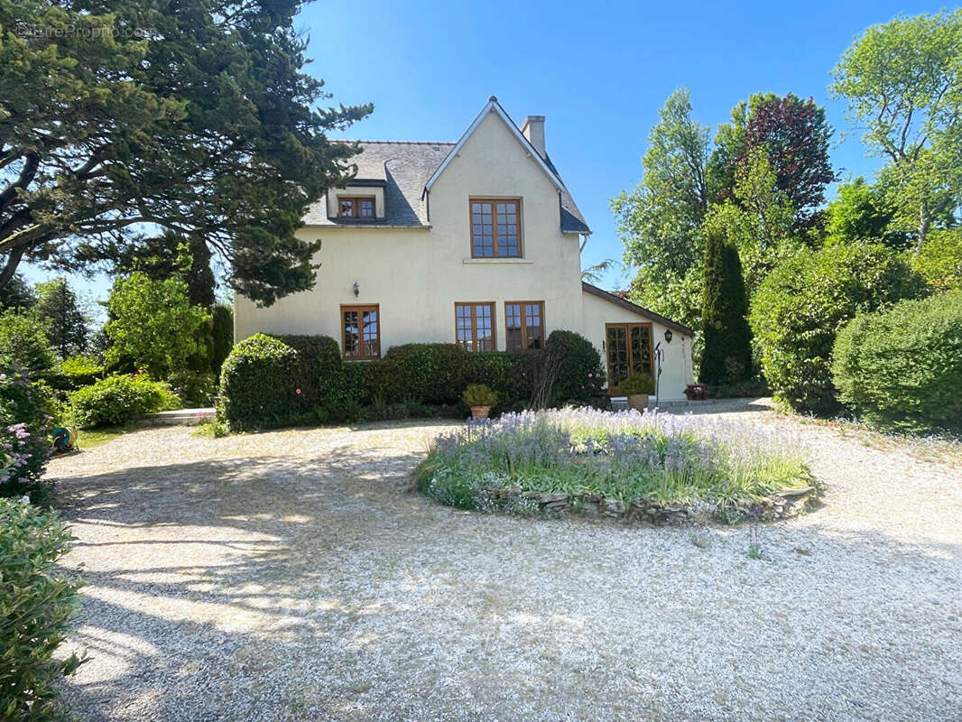 Maison à HUELGOAT