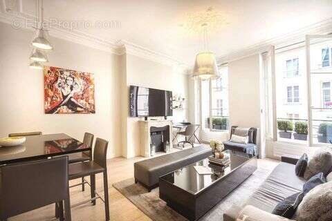 Appartement à PARIS-1E