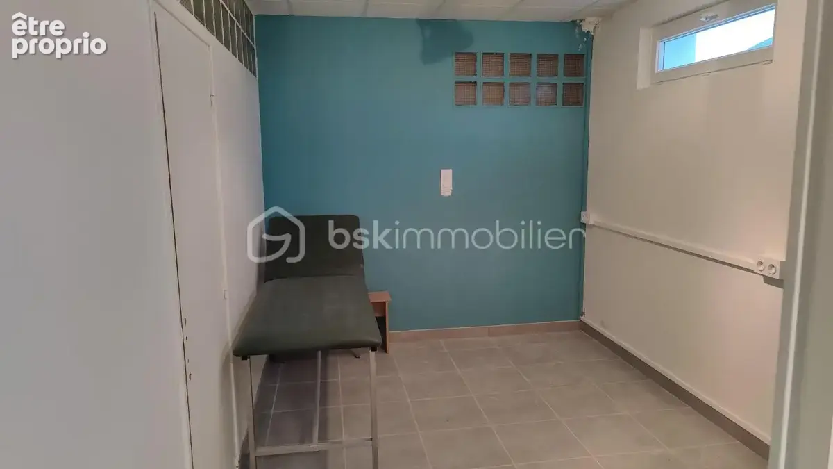 Radenac immeuble pour investisseur divisé en deux logements et un local professionnel - photo 8