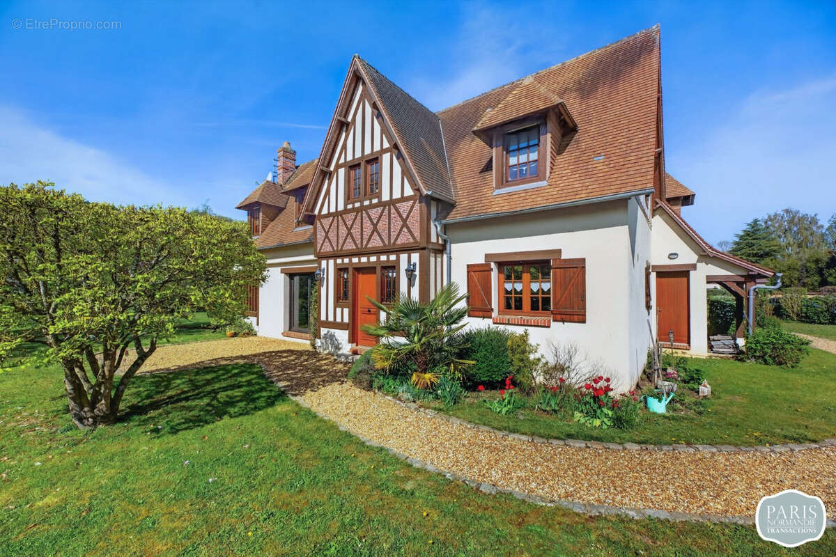 Maison à LA CROIX-SAINT-LEUFROY